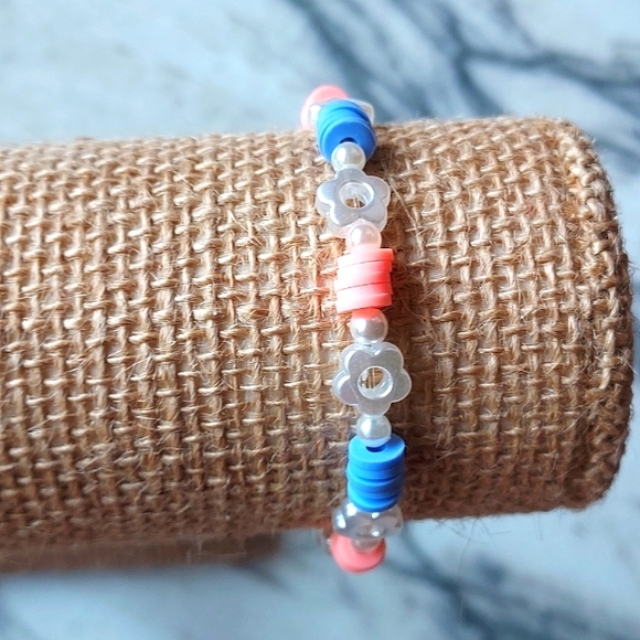 🌸Flower clay bead bracelet🌸 - Picture 2 of 4